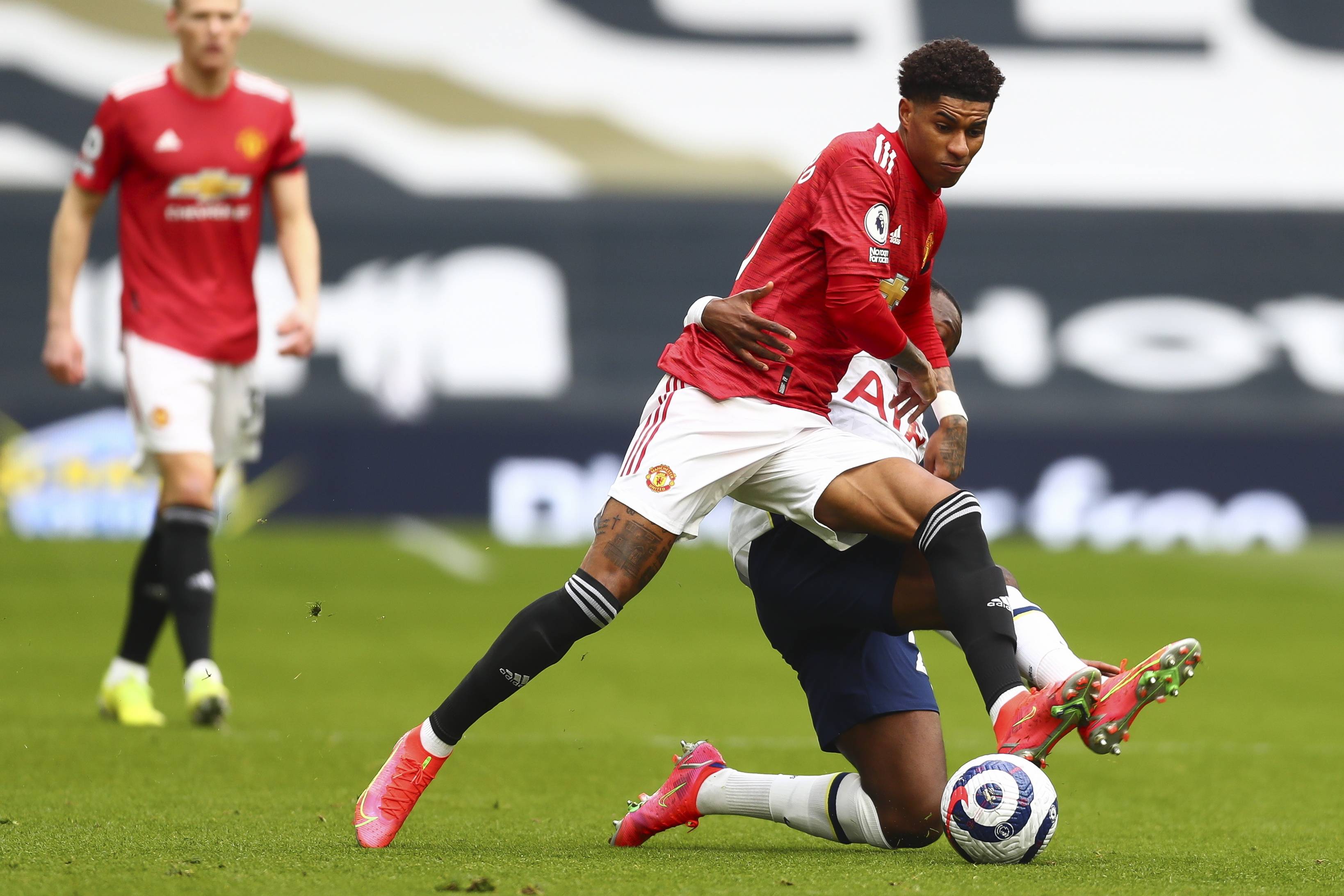 位年轻的中 位年轻的中